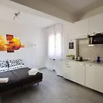 4-tourist House Bologna-studio - Self Check-in * Bologna