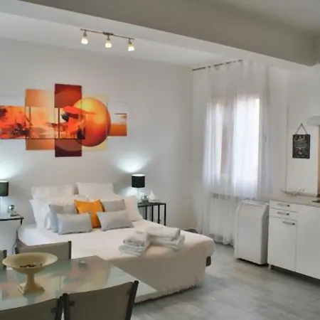 4-Tourist House Bologna-Studio - Self Check-In Apartment *