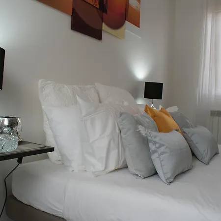 4-Tourist House Bologna-Studio - Self Check-In Apartment *
