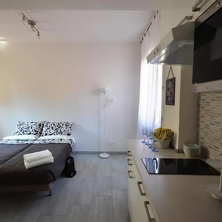 4-Tourist House Bologna-Studio - Self Check-In Apartment Bologna